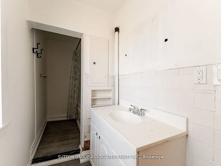 1610 Dundas St W #2 — Photo 16