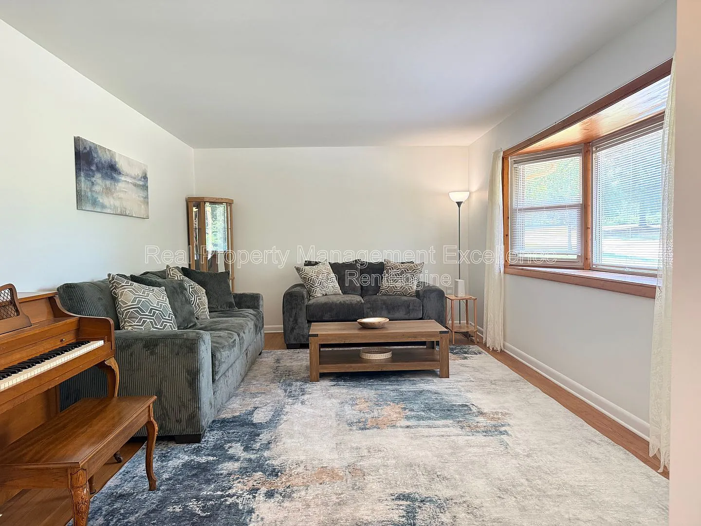 3 bed, 2.0 bath, 1331 sqft, $2,910 — Photo 3