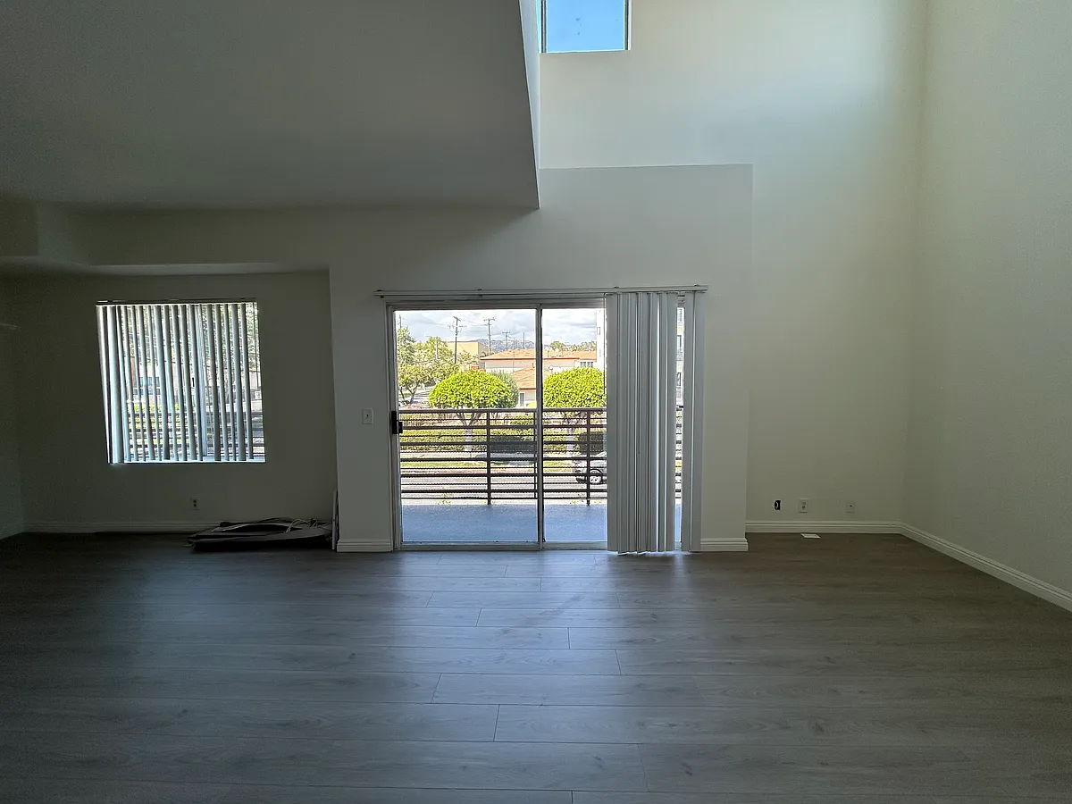 Building Photo - 450 N Van Ness Ave #101