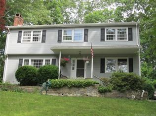 23 Hillwood Dr, Niantic, CT 06357
