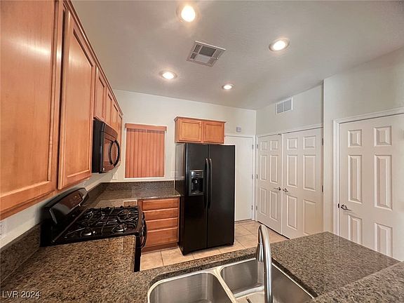 5th image of 3217 Flyway Ct