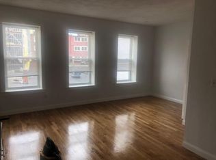 82 Salem St APT 3F, Boston, MA 02113