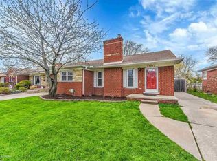 21013 Walton St, Saint Clair Shores, MI 48081