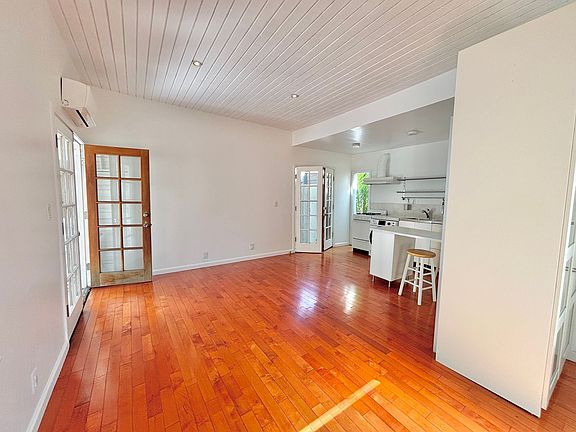 2nd image of 3965 Cumberland Ave #Ad8422869