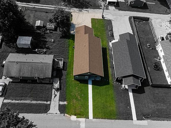 2nd image of 615 W Prairie St