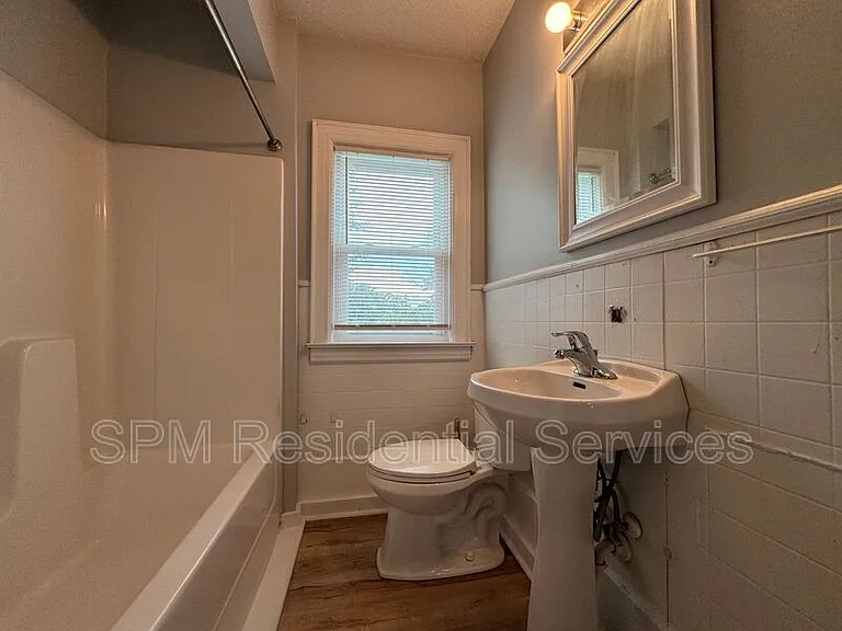 304 N 11th St #B — Photo 12