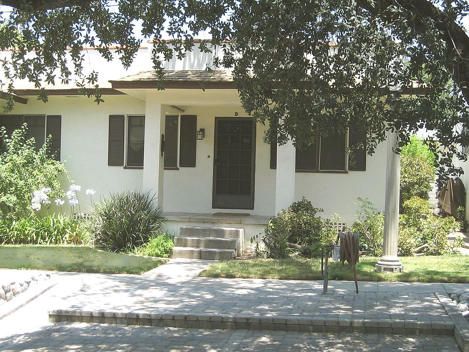 Large front porch with yard and great views.