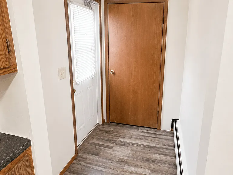 876 Chapel Dr — Photo 5