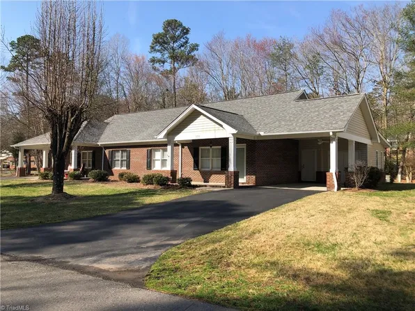 1711 Inglebrook Trl, Mount Airy, NC 27030