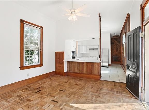 3rd image of 915 Valmont St