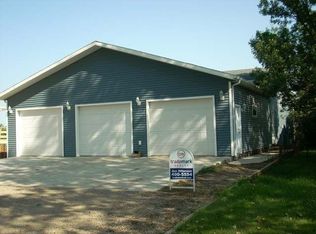 1622 Heart River Dr S, Mandan, ND 58554