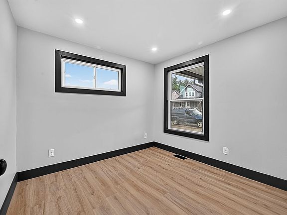 5th image of 548 Arch St