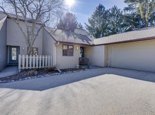 9 Oak Grove Dr, Madison, WI 53717