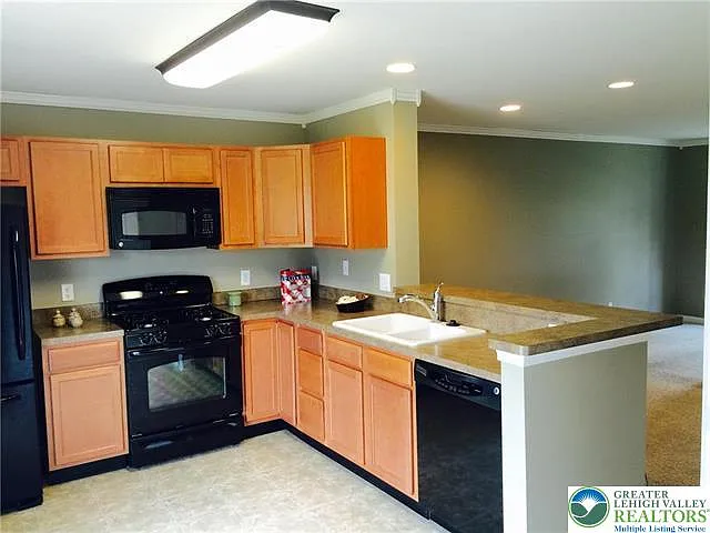 8484 Cromwell Ct — Photo 5