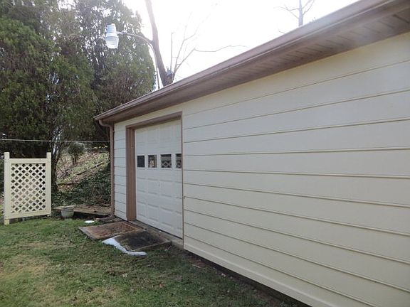 3rd image of 197 Melrose Dr