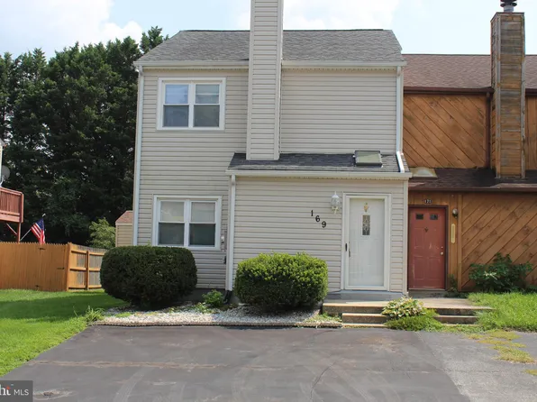 169 Valley Cir, Newark, DE 19711