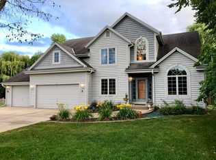 N52W14179 Aberdeen Dr, Menomonee Falls, WI 53051