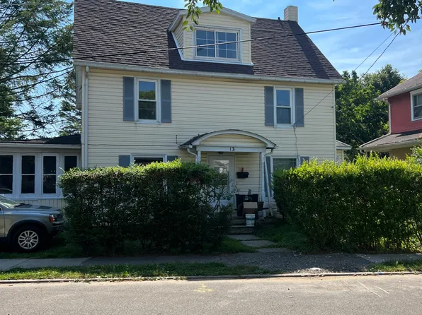 13 Camden St, Johnson City, NY 13790