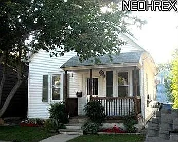 4338 E 72nd St photo 1