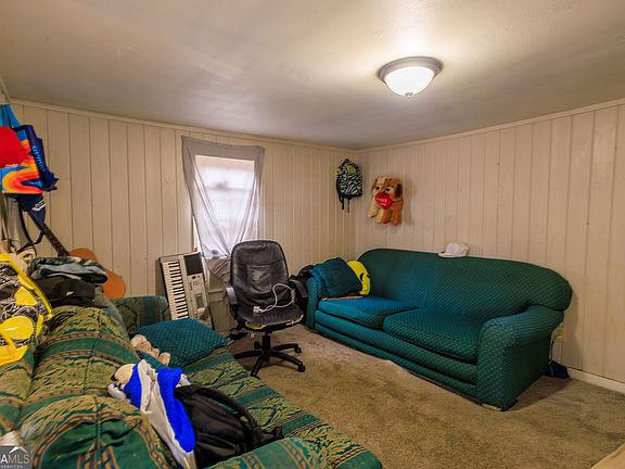 3rd image of 100 Daisy Cir