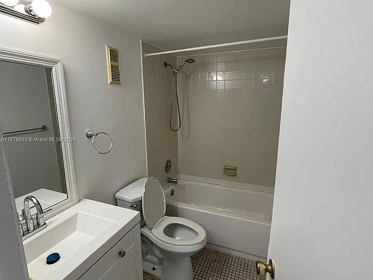 8610 N Sherman Cir — Photo 7