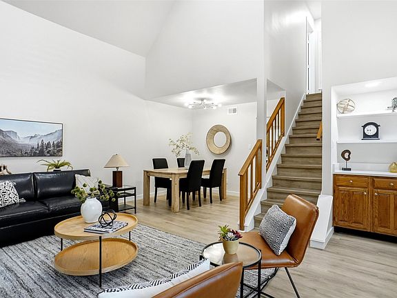 4th image of 300 Lamesa Ct