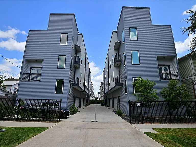 1117 W 16th St #C — Photo 3