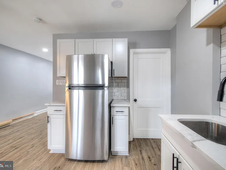 1327 Jackson St — Photo 14