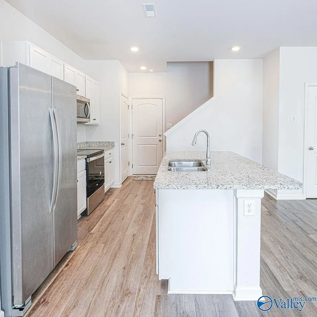 3 bed, 2.5 bath, 1775 sqft, $1,750 — Photo 3