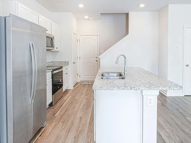 121 Maple Spring Trl — Photo 3