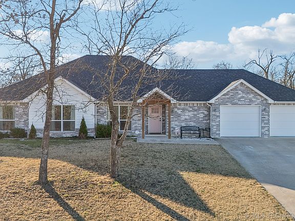 4th image of 10556 Cross Oaks Dr