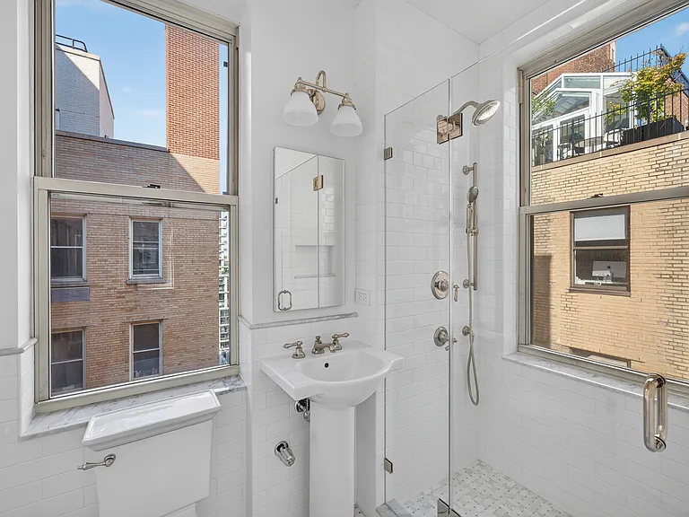 544 E 86th St #PHE — Photo 30