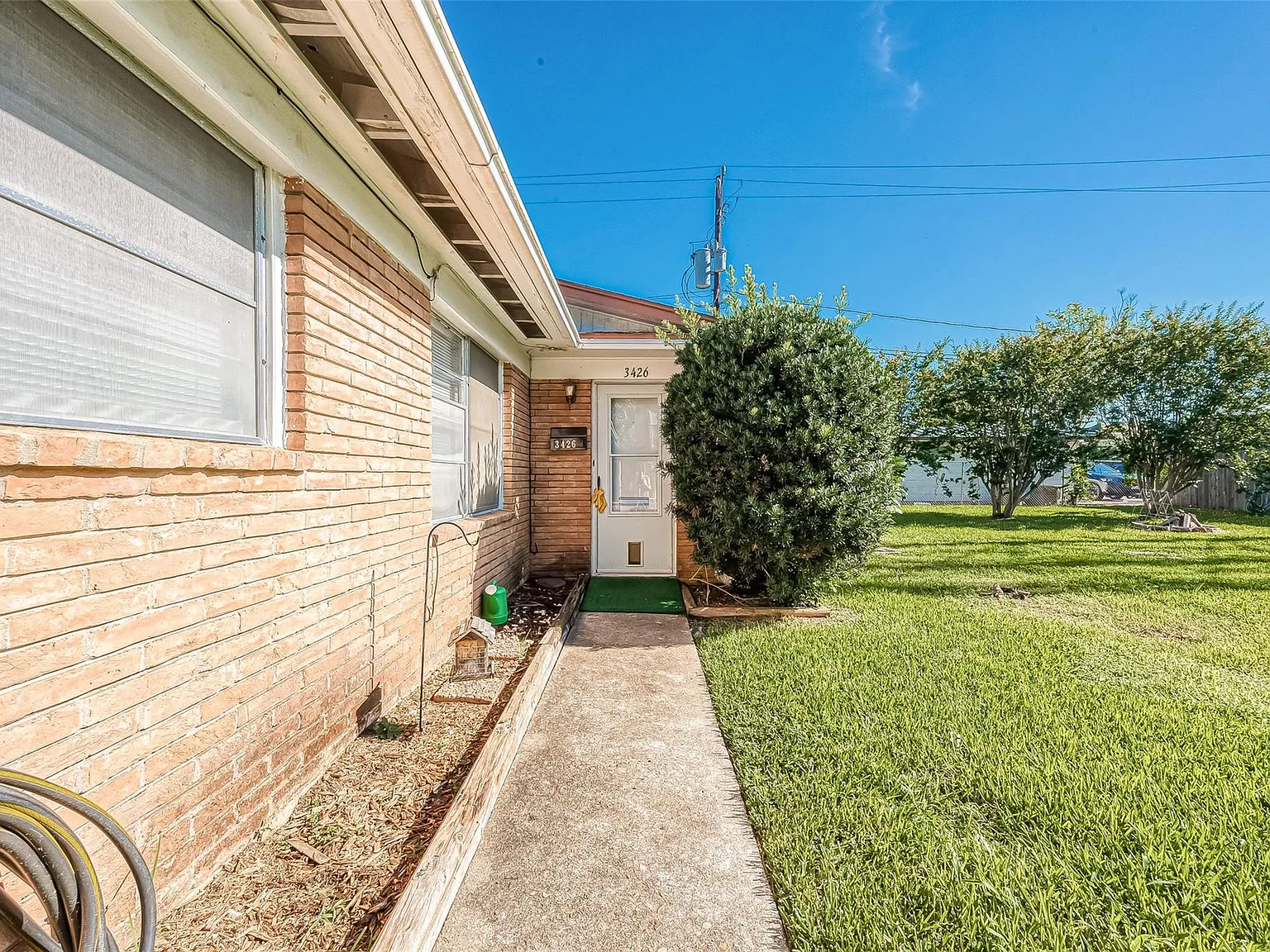 2 bed, 1.0 bath, $1,700 — Photo 3
