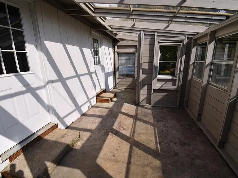 1355 E Walnut St — Photo 18