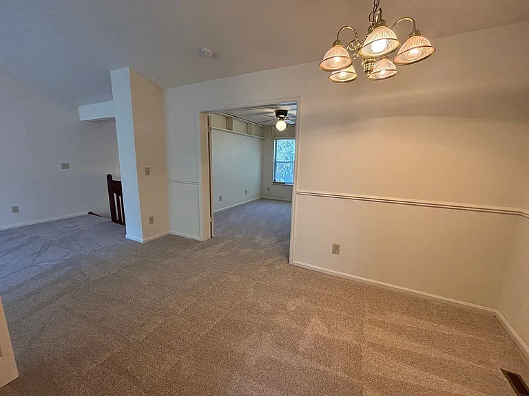 1047 Mirrormere Cir — Photo 10