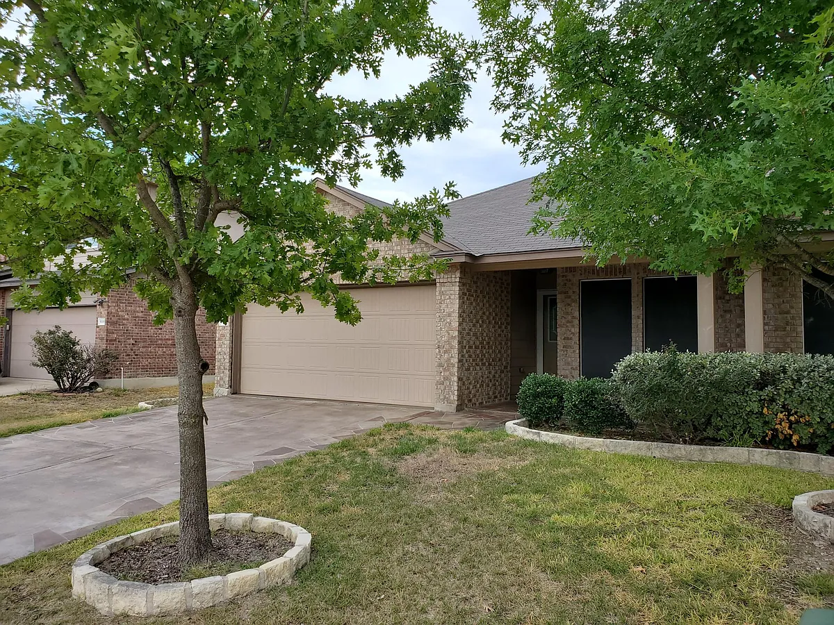 Building Photo - 5008 Bridgewood Dr