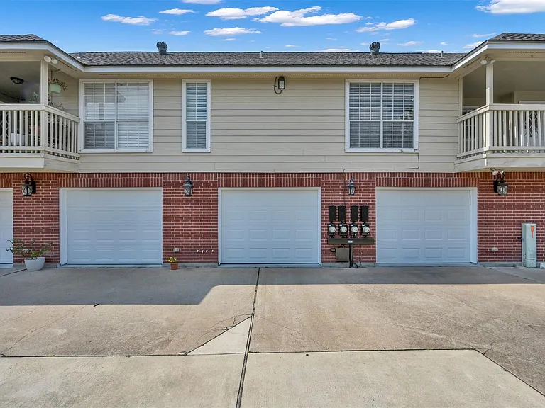 1141 Lovett St — Photo 24