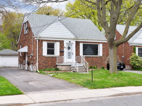 16 Plaxton Dr #E03, Toronto, ON M4B 2P8