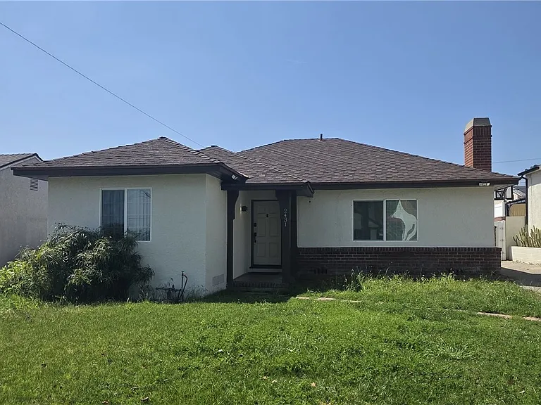 2431 N Lamer St — Photo 1