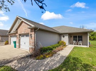 1354 Kays Ct, Mount Zion, IL