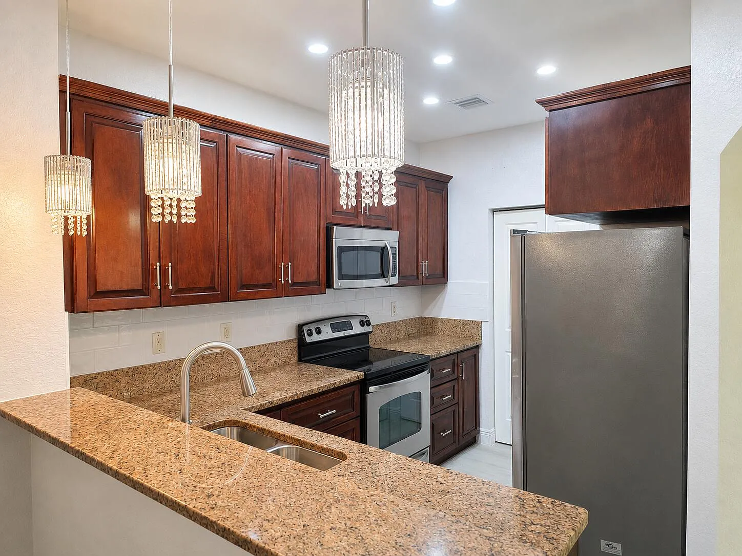 3 bed, 2.5 bath, 1256 sqft, $2,875 — Photo 4