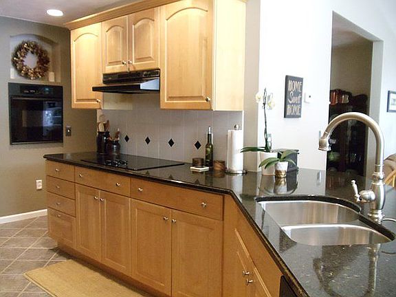 5th image of 1008 Pinewoods Dr