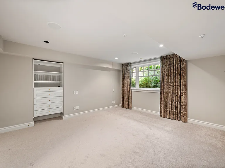 6362 Churchill St #HOUSE — Photo 18