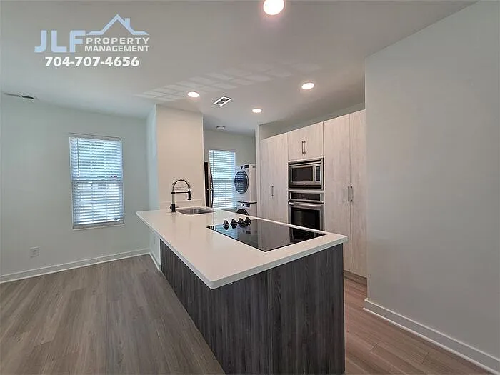 2 bed, 2.5 bath, 1000 sqft, $2,050 — Photo 4