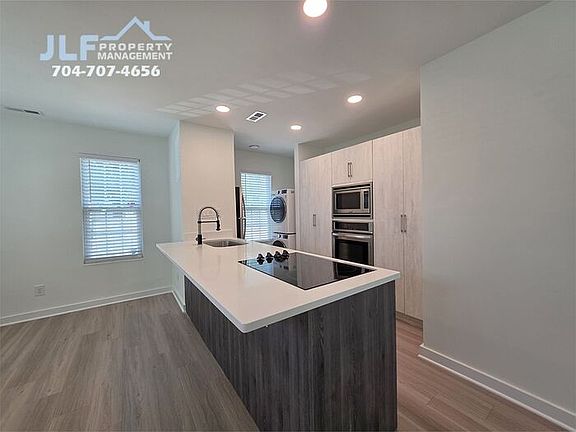 4th image of 1525 Briar Creek Rd APT B