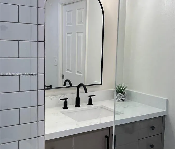 8000 N Nob Hill Rd #204 — Photo 3