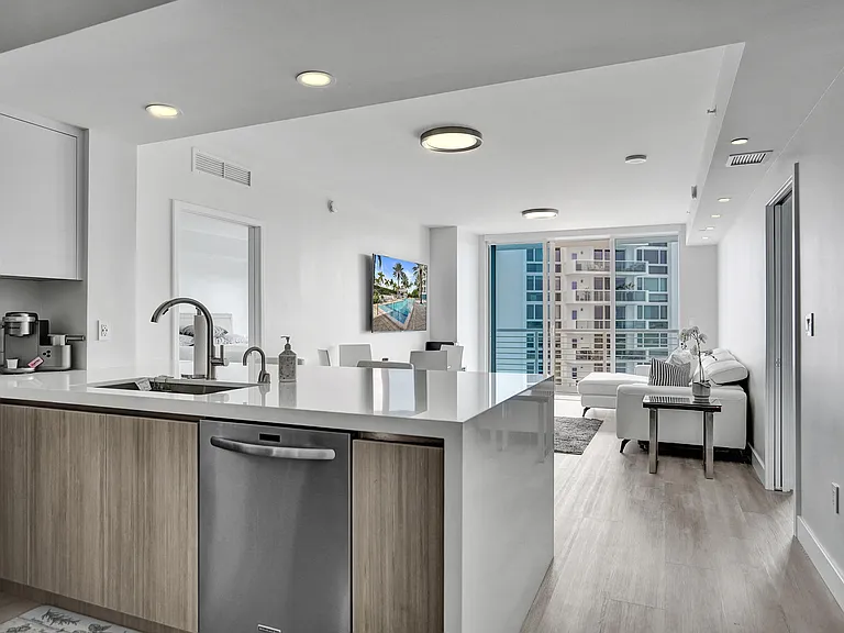 2821 N Ocean Blvd #1106S — Photo 2