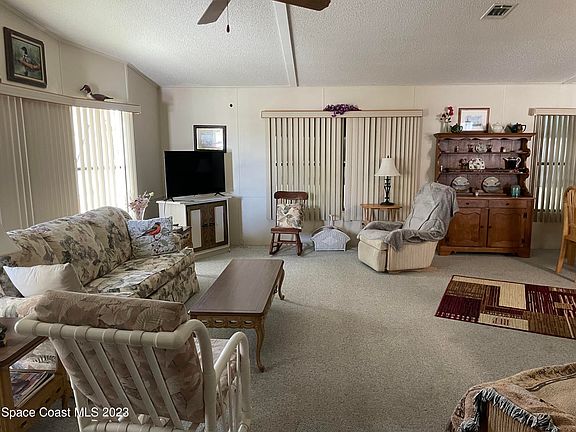 4th image of 906 Oleander Cir
