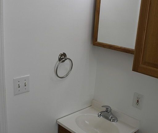 2nd image of 1502 W Melrose St #1T