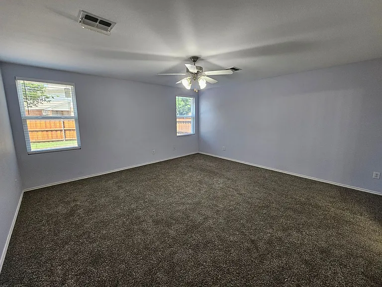 902 Fleming St — Photo 17
